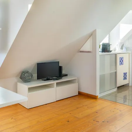 Boavista Apartment, Panoramic Castle, Graca And City Views, Historic Mouraria Lisbon-3